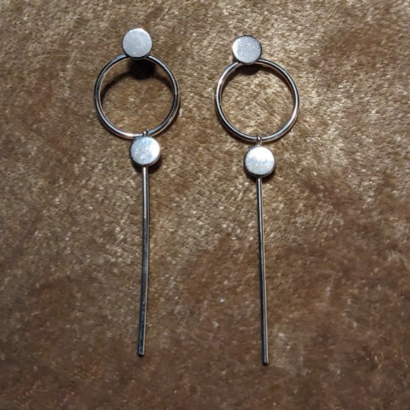 Minimalist and Modern Gold Earrings - Picture 1 of 2